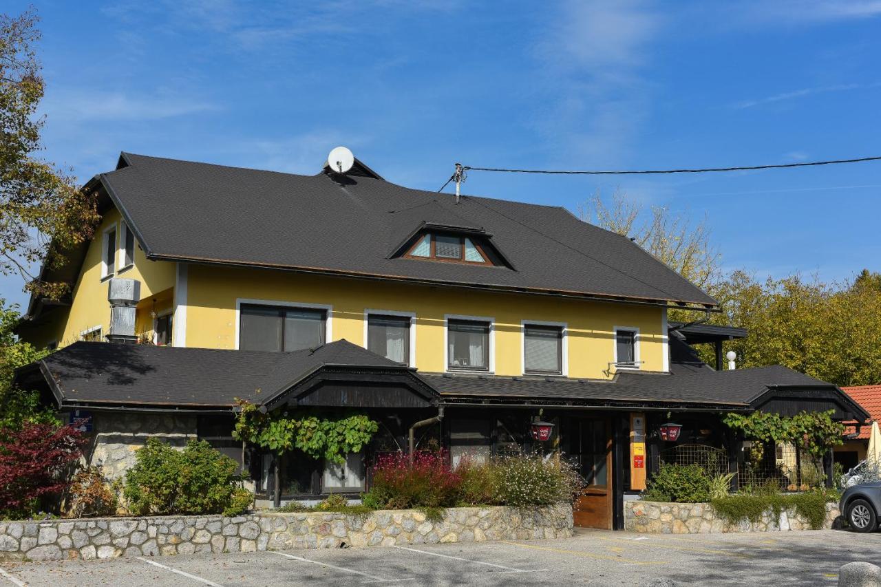 Hotel Gostilna Vovko โนโวเมสโต ภายนอก รูปภาพ
